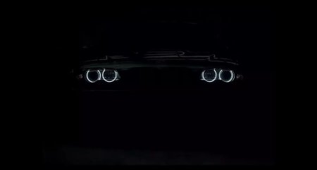 BMW e46 ночью с ангельскими глазками