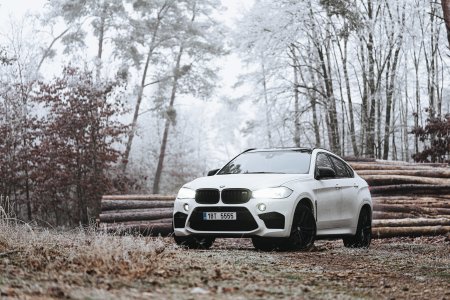 BMW x6m белый