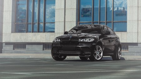 Черный BMW x6 m 2013