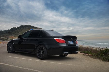 BMW m5 e60 черная