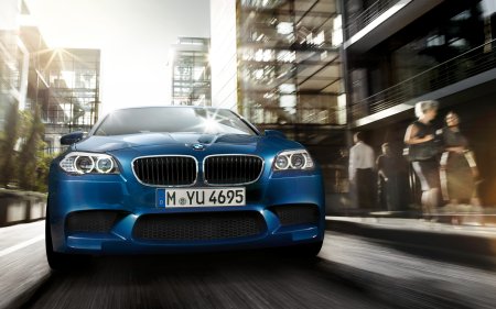 Машина BMW m5