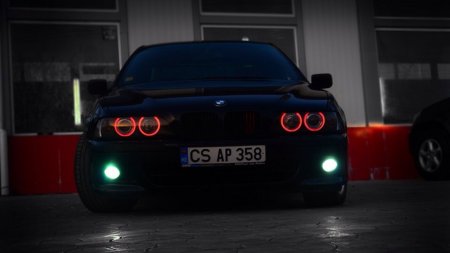 БМВ е39 с красными фарами