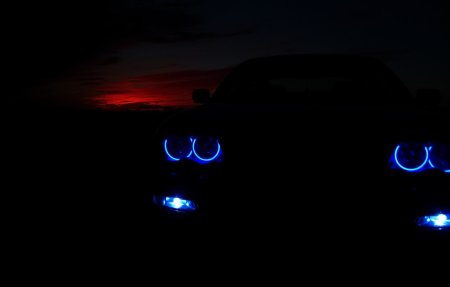 БМВ м5 в темноте