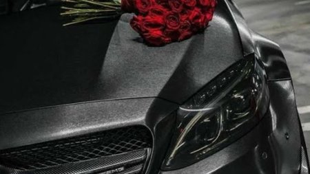 Черный Мерседес с розами