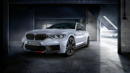 BMW m5 2022 White Wallpaper