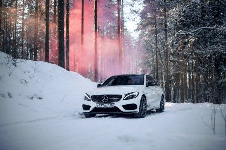 Мерседес c63 AMG белая зима