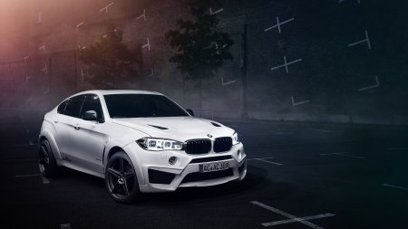 BMW x6m ночью