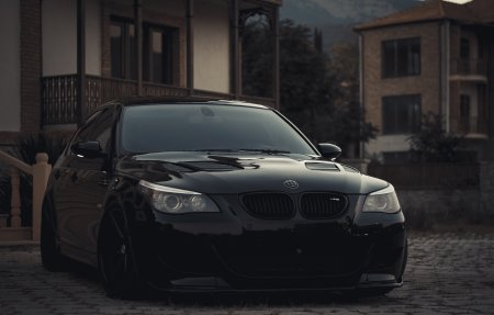 БМВ m5 e60 черная