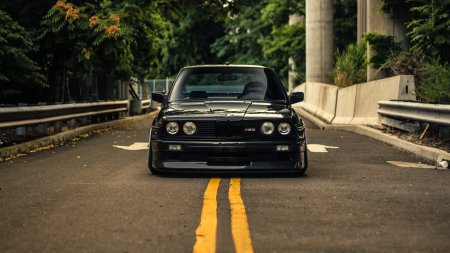 BMW e30 черная