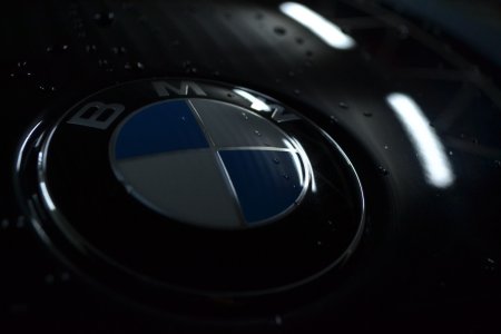 BMW эмблема черная m50d