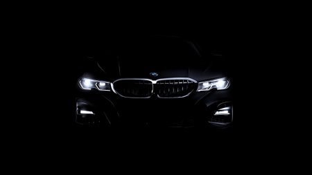 БМВ м5 на черном фоне