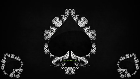 Корона на черном фоне