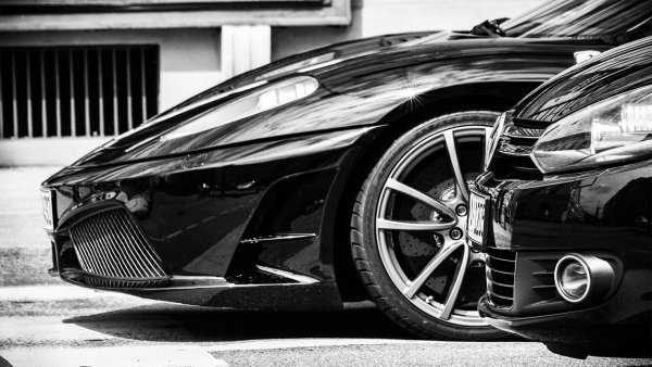 Авто черно белое