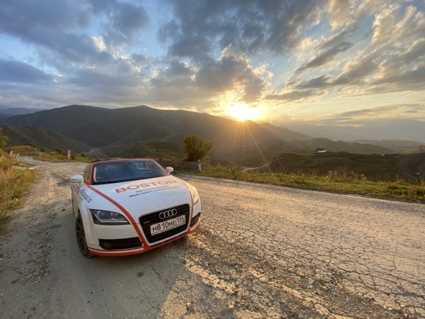 Ауди ТТ море солнце горы