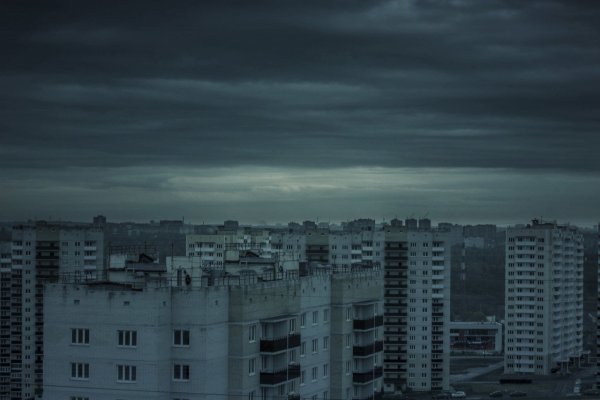 Многоэтажный дом мрачный