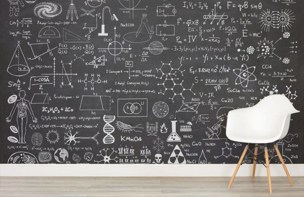 Школьная доска на стене