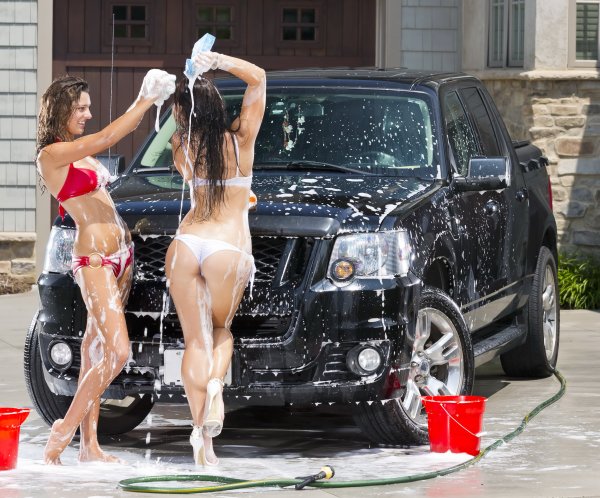 Мойка машин девушки