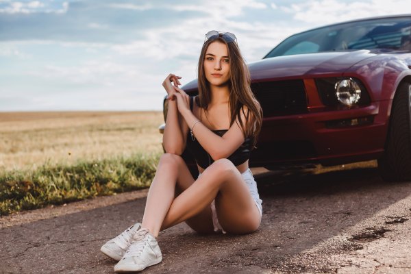 Девушка в машине