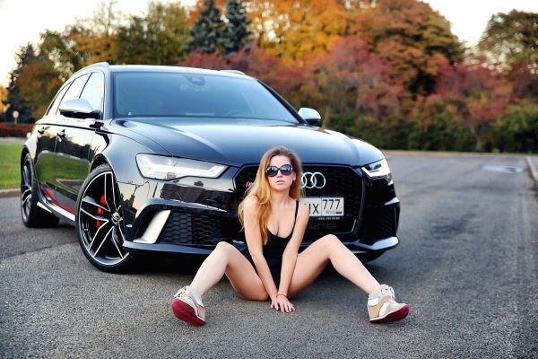 Девушка Audi rs6