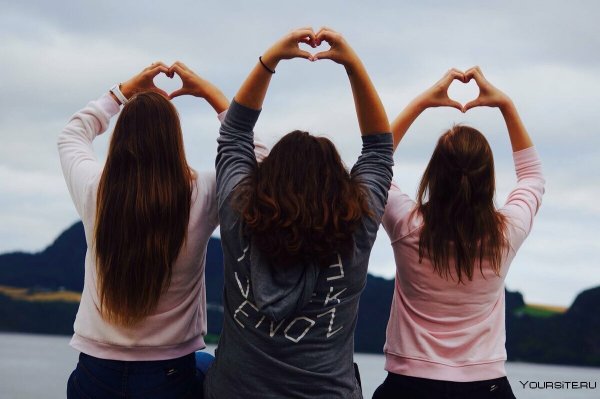 Подруги со спины