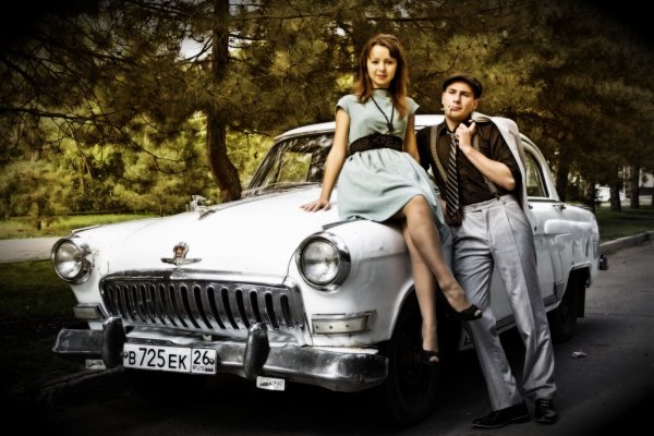 Фотосессия в ретро стиле с машиной