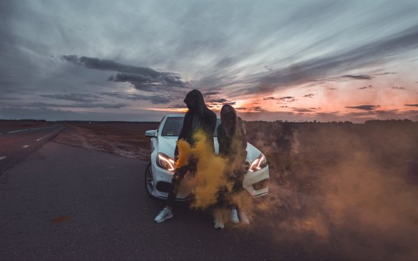 Парень девушка машина закат