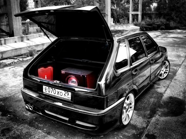 ВАЗ 2114 черная с сабом