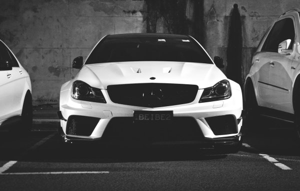 Чёткая мерс на обои