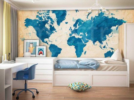 Карта мира в комнате