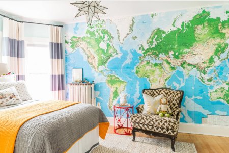 Карта мира в комнате