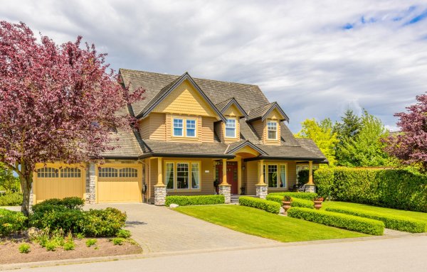 Красивые коттеджи с садом