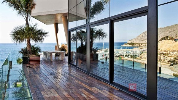 Вилла с видом на море