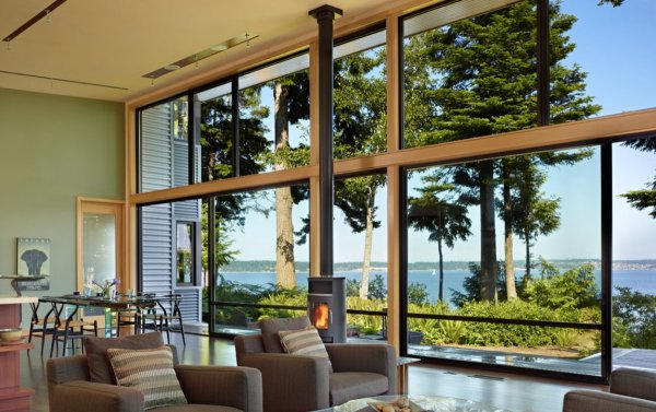 Интерьер с панорамными окнами