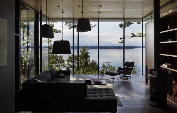 Панорамные окна с видом на лес