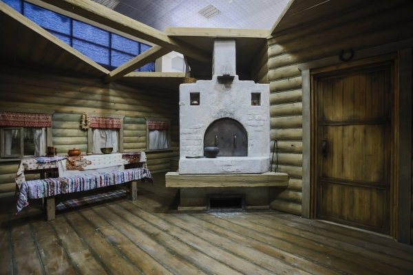 Деревенская изба с печкой