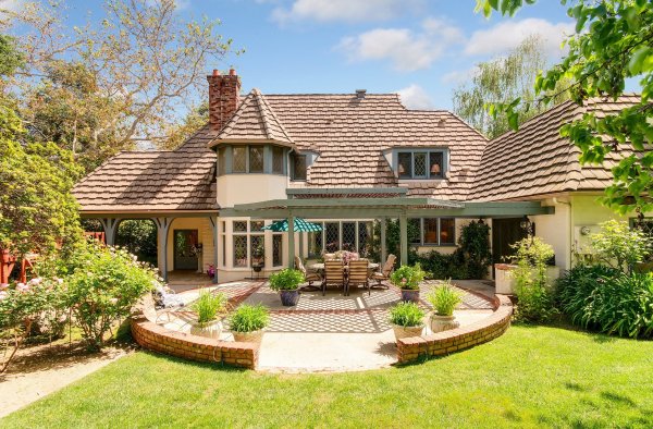 Красивый дом