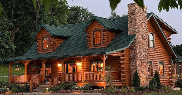 Красивый домик из бруса круглого