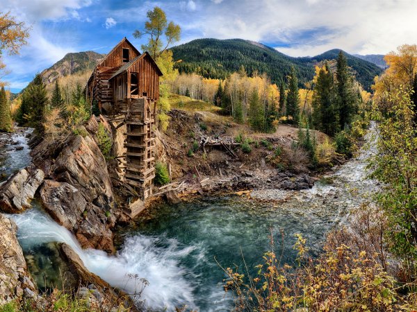 Водопад дом у реки водяная мельница