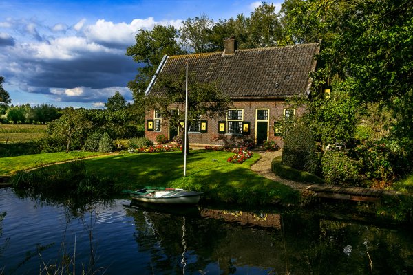 Домики в Голландии у реки