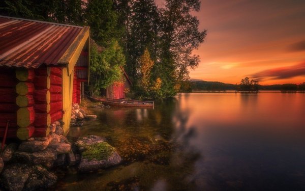 Избушка у озера