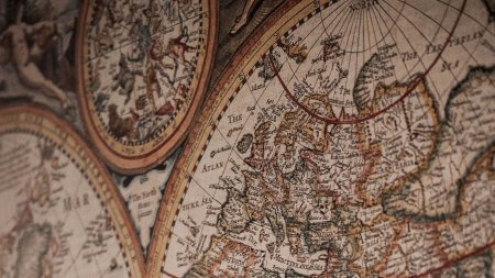 Старинный атлас