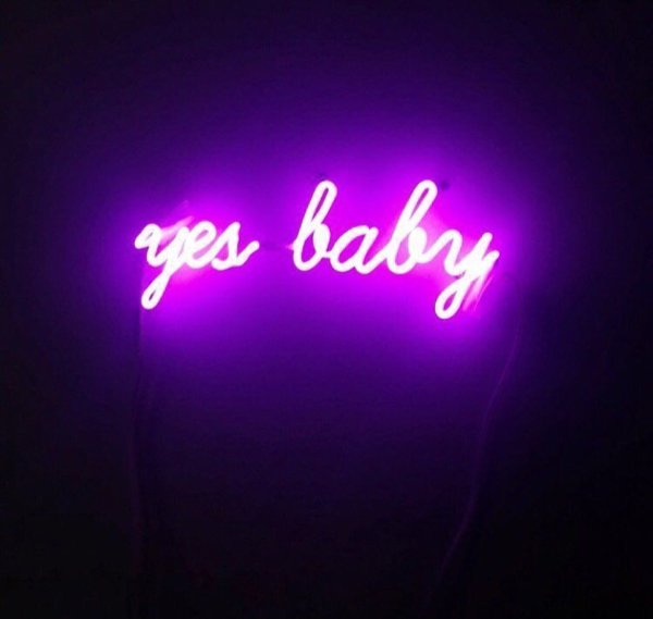 Неоновые надписи фиолетовые