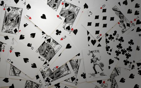 Игральные карты на столе