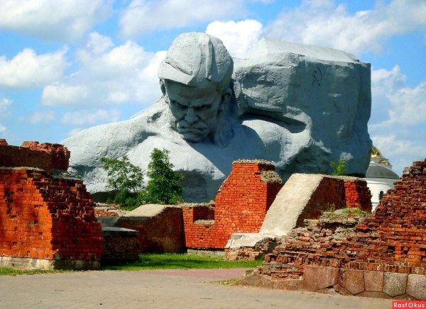Мемориальный комплекс Брестская крепость-герой