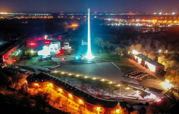 Мемориал Брестская крепость вечер