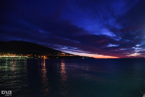 Ночной Геленджик бухта
