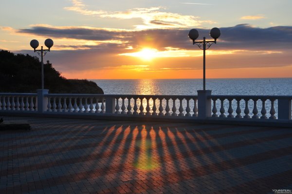 Вечерняя набережная Геленджика