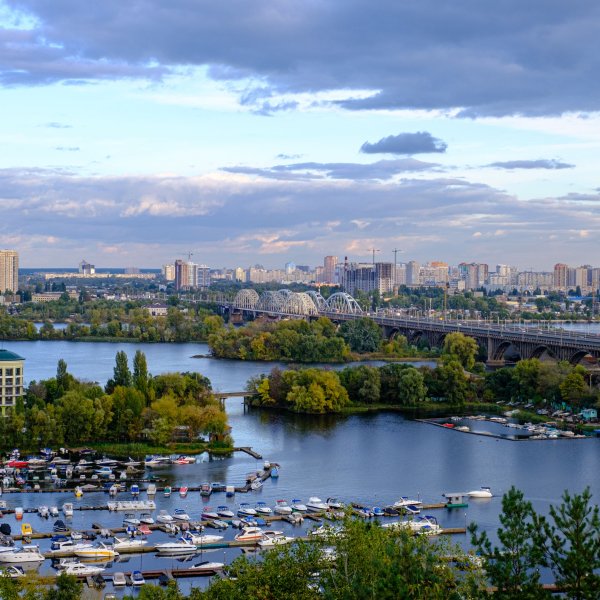 Река в городе