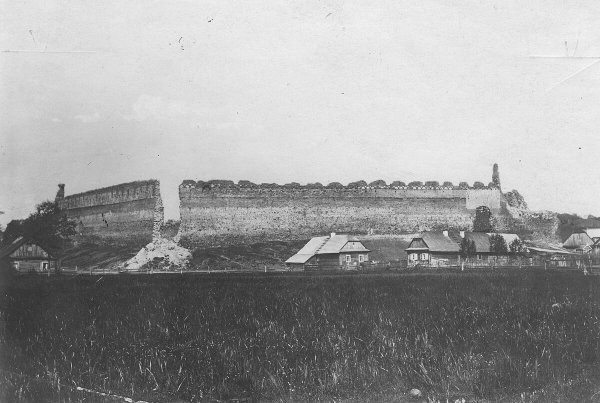 Лидский замок развалины