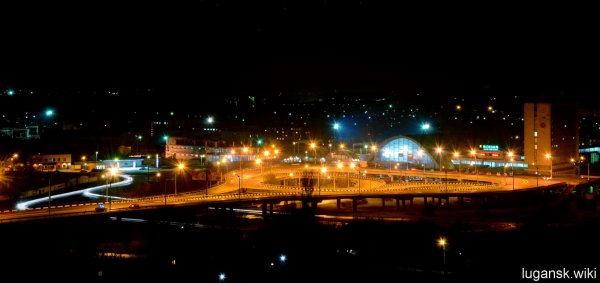 ЖД вокзал Луганск ночной
